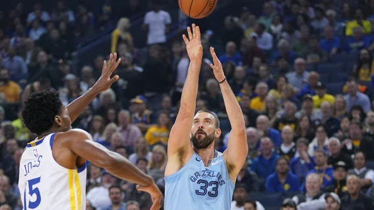 Marc Gasol lanza a canasta ante los Warriors Marc Gasol lanza a canasta ante los Warriors