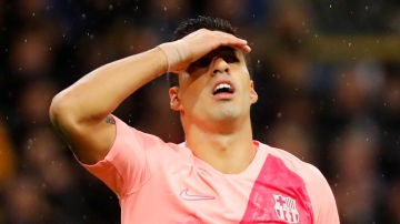 Luis Suárez se desespera en el partido contra el Inter