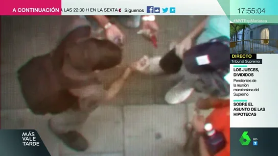 Guerra a los 'narcopisos': los vecinos de Lavapiés muestran en un vídeo lo fácil que es conseguir cualquier droga en unos minutos Guerra a los 'narcopisos': los vecinos de Lavapiés muestran en un vídeo lo fácil que es conseguir cualquier droga en unos minutos