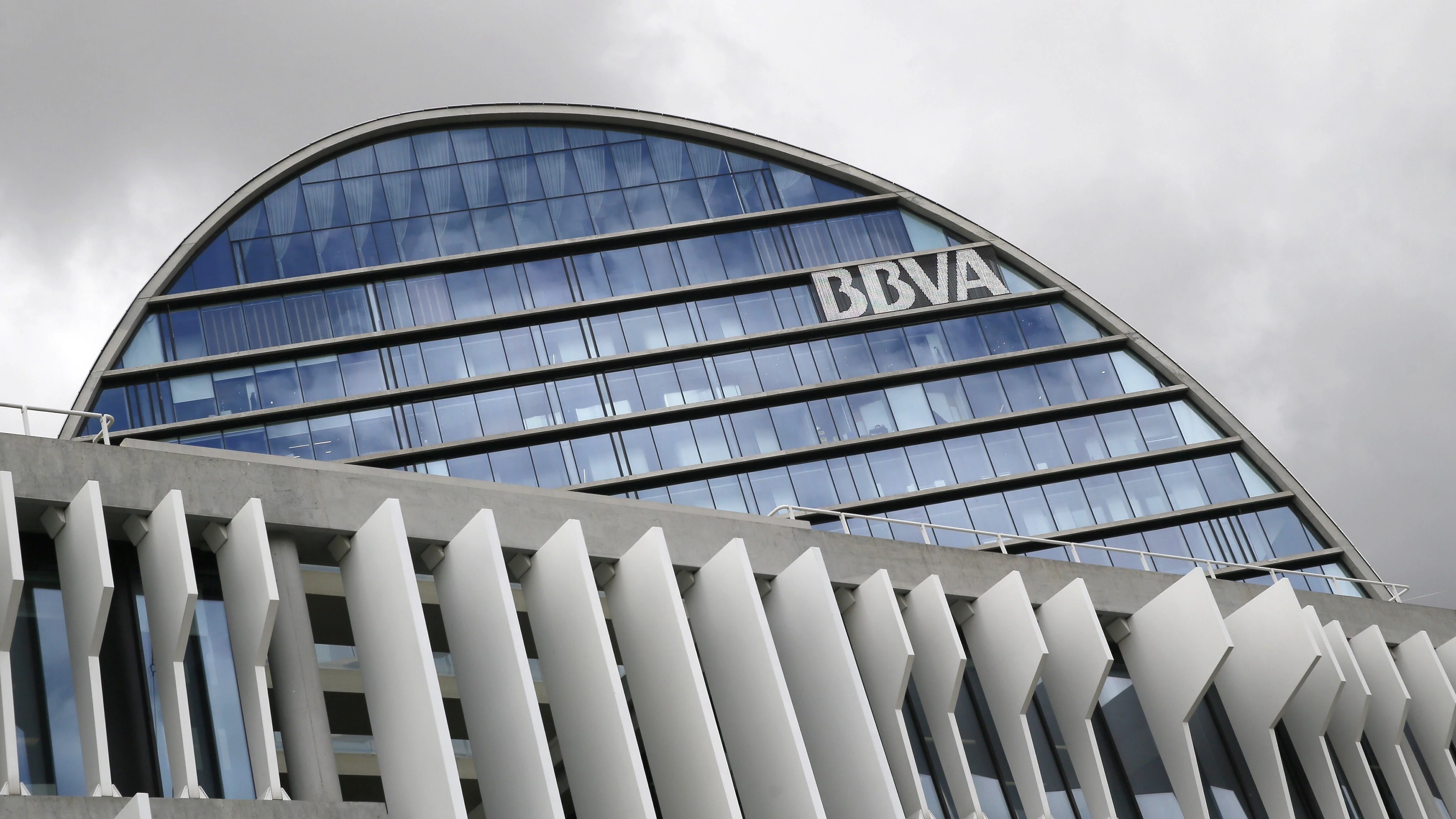 Fachada de la sede corporativa del BBVA, en el distrito de Las Tablas en Madrid