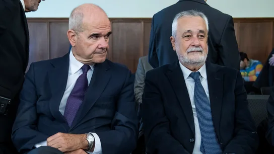 Manuel Chaves y José Antonio Griñán escuchan a los fiscales Anticorrupción Manuel Chaves y José Antonio Griñán escuchan a los fiscales Anticorrupción
