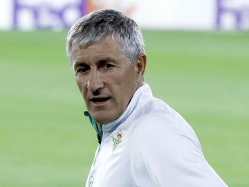 Quique Setién, en un entrenamiento Quique Setién, en un entrenamiento
