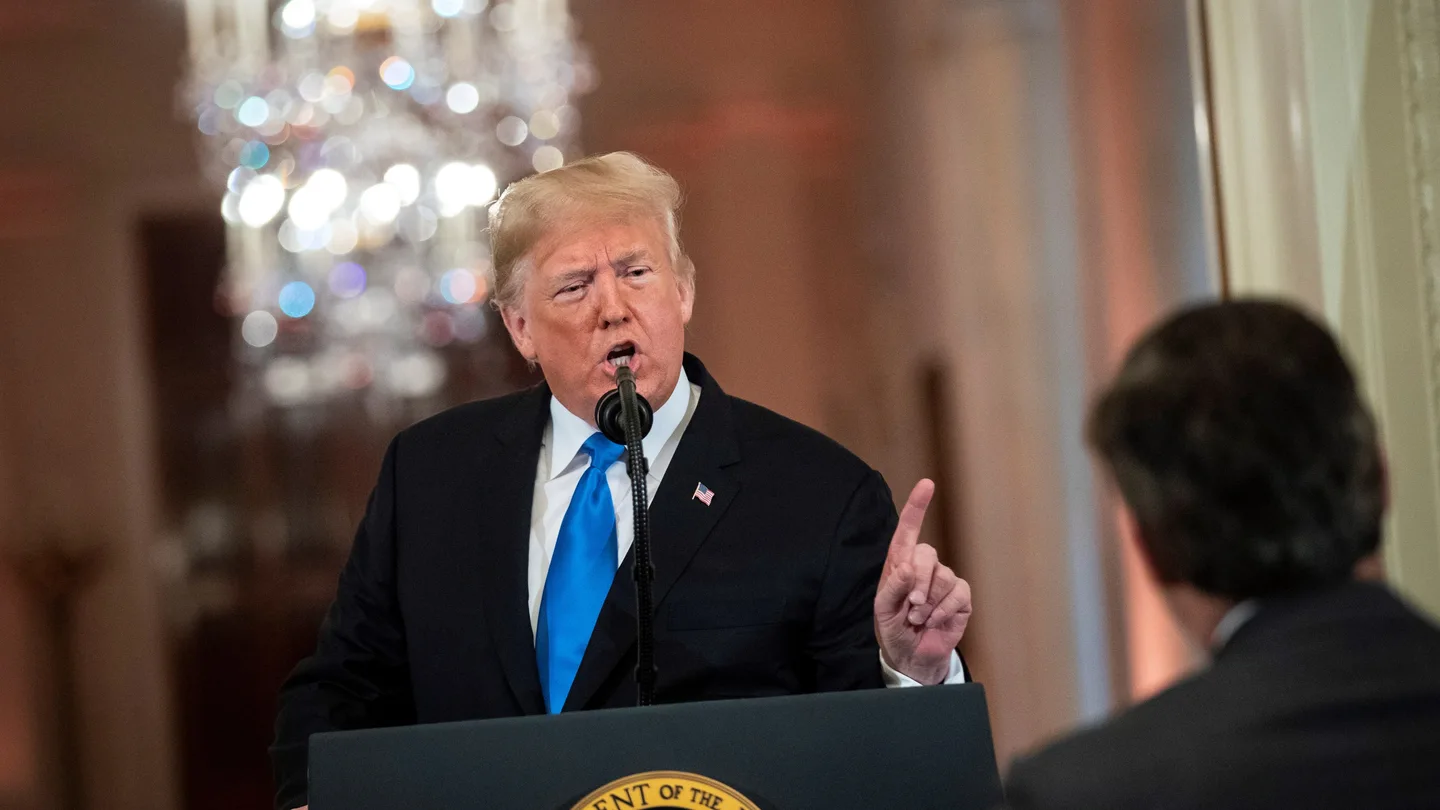 Donald Trump carga contra un periodista durante una rueda de prensa Donald Trump carga contra un periodista durante una rueda de prensa
