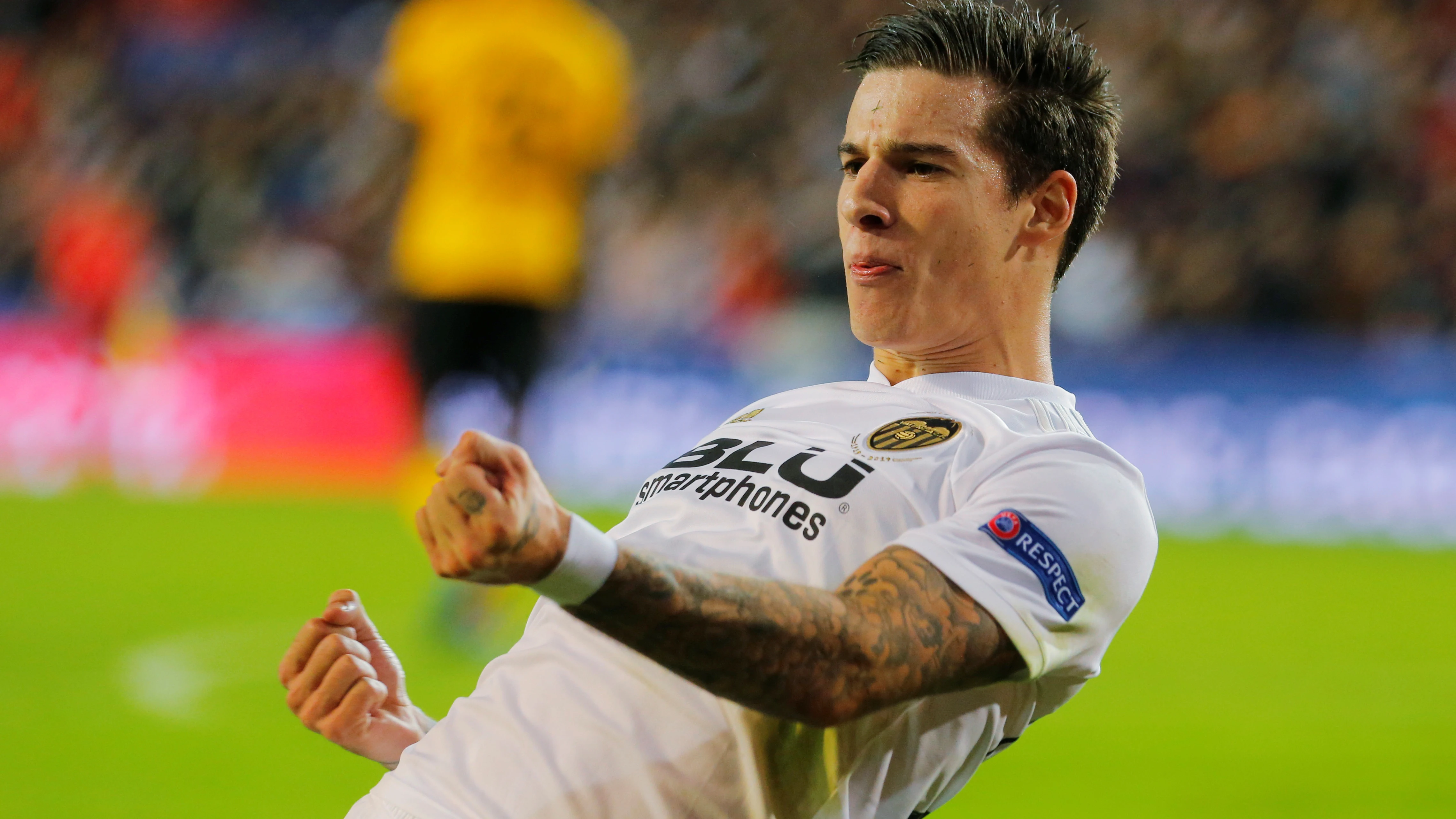 Santi Mina celebra uno de sus goles contra el Young Boys