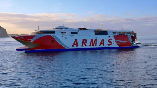 Un ferry de la Naviera Armas Un ferry de la Naviera Armas