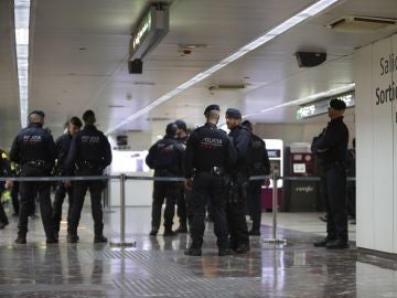 Los Mossos d'Esquadra en la estación de Sants Los Mossos d'Esquadra en la estación de Sants