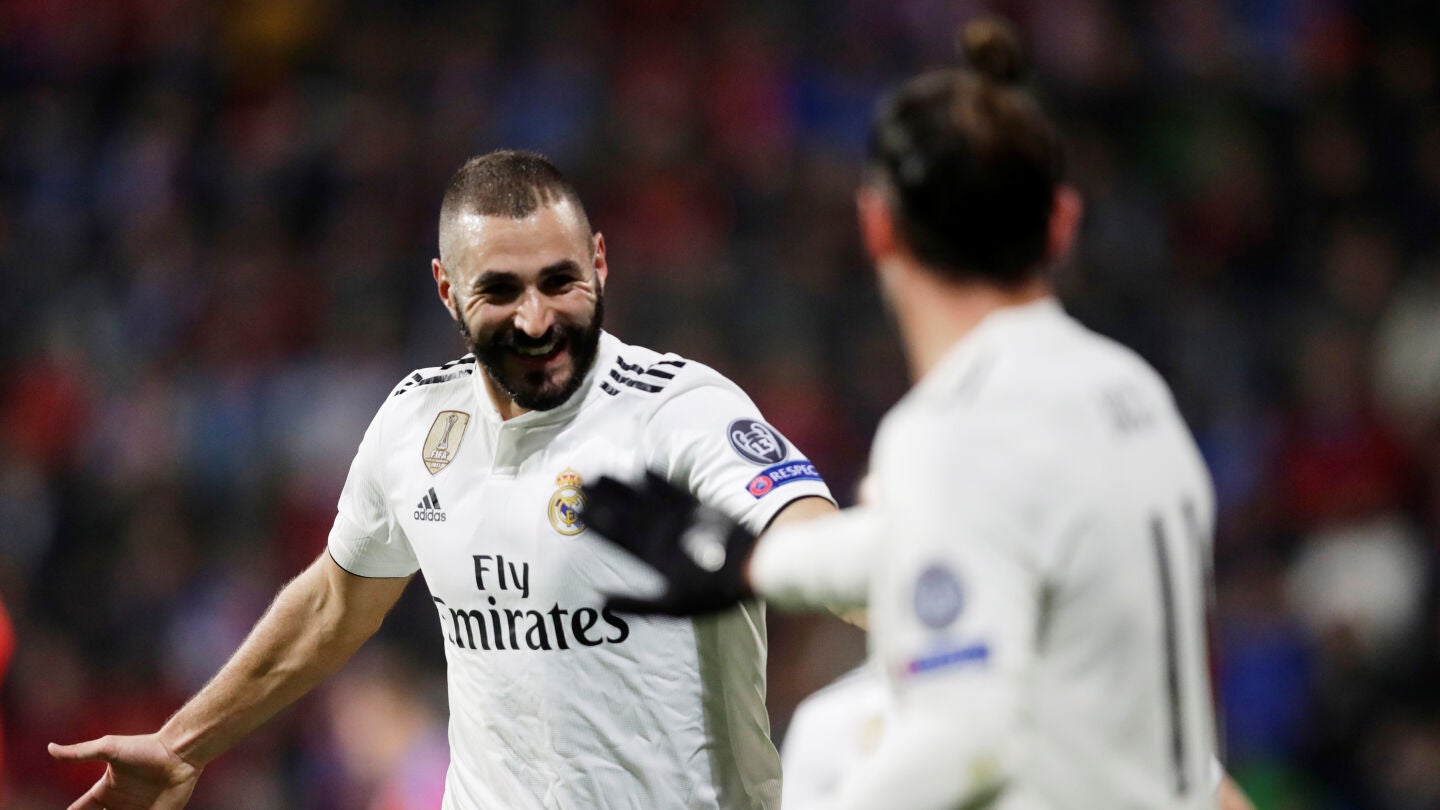 Benzema celebrando uno de sus goles contra el Viktoria Plzen