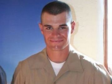 Identifican a Ian Long, de 29 años, como supuesto autor del tiroteo en un bar de California Identifican a Ian Long, de 29 años, como supuesto autor del tiroteo en un bar de California