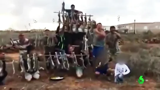 El sector de la caza muestra su indignación ante el vídeo viral de unos cazadores: "Manifestamos la condena a este tipo de conductas" El sector de la caza muestra su indignación ante el vídeo viral de unos cazadores: "Manifestamos la condena a este tipo de conductas"