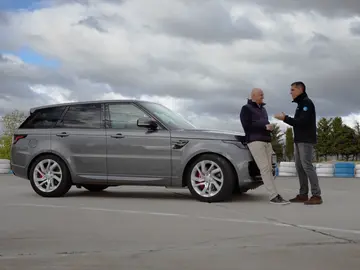 Range Rover enchufable, Fernando Gómez Blanco y Javier Reyero Range Rover enchufable, Fernando Gómez Blanco y Javier Reyero