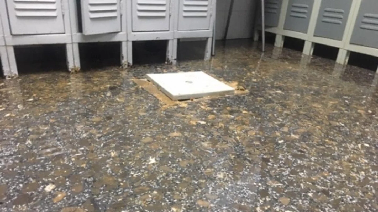 Un ambulatorio de Castellón se inunda de aguas fecales: el olor es "insoportable" Un ambulatorio de Castellón se inunda de aguas fecales: el olor es "insoportable"