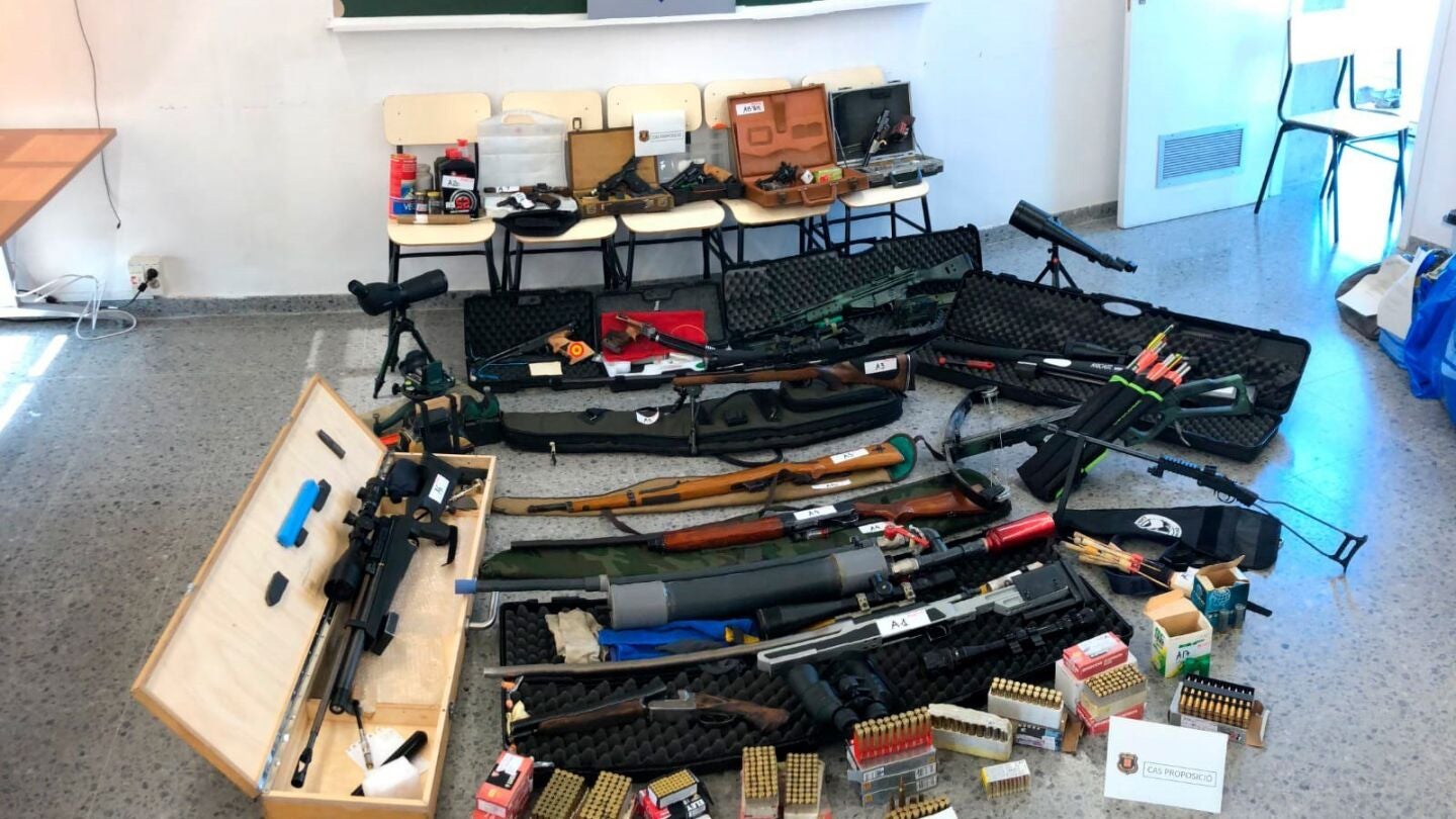 Fotograf&Iacute;a facilitada por los Mossos d'Esquadra del material incautado