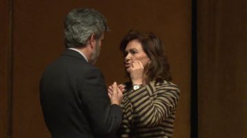 Carmen Calvo y Carlos Lesmes, pillados conversando justo el día que el Gobierno aprueba el decreto de las hipotecas