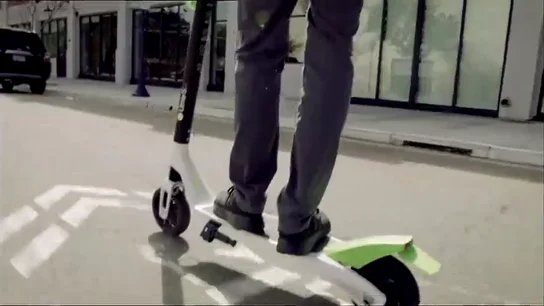 Nuevas normas para conductores de patinetes El negocio de los patinetes eléctricos no deja de crecer.