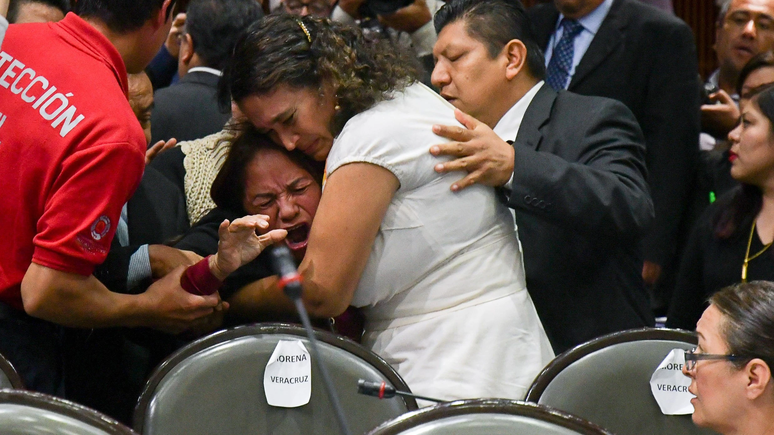 Legisladores reconfortan a la diputada Carmen Medel Palma