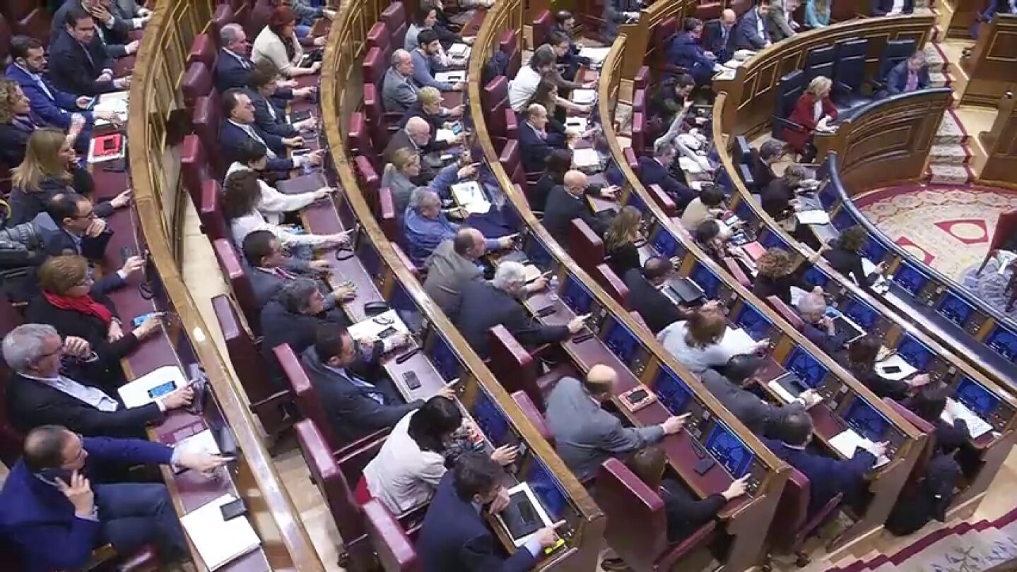 PP, PSOE, Cs y el 's&iacute;ndrome de Robin Hood': Podemos ya propuso cargar a la banca el impuesto de las hipotecas y no obtuvo apoyos