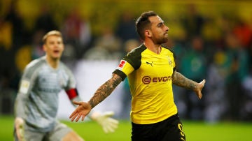 Paco Alcácer celebra el gol de la victoria ante el Bayern