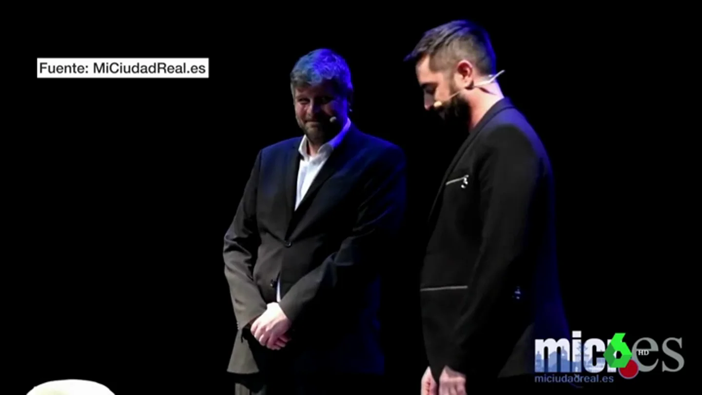 Aplausos para recibir a Dani Mateo en el teatro Quijano de Ciudad Real tras completar aforo Aplausos para recibir a Dani Mateo en el teatro Quijano de Ciudad Real tras completar aforo