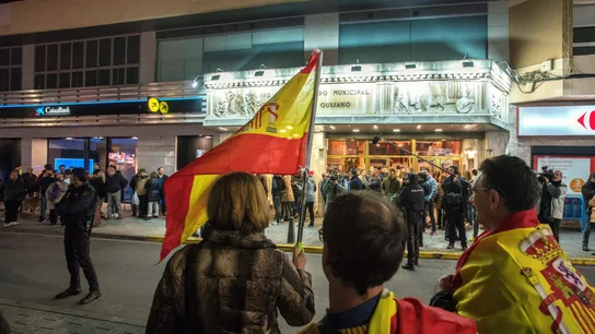Protesta contra Dani Mateo ante el teatro en el que actuaba en Ciudad Real Protesta contra Dani Mateo ante el teatro en el que actuaba en Ciudad Real
