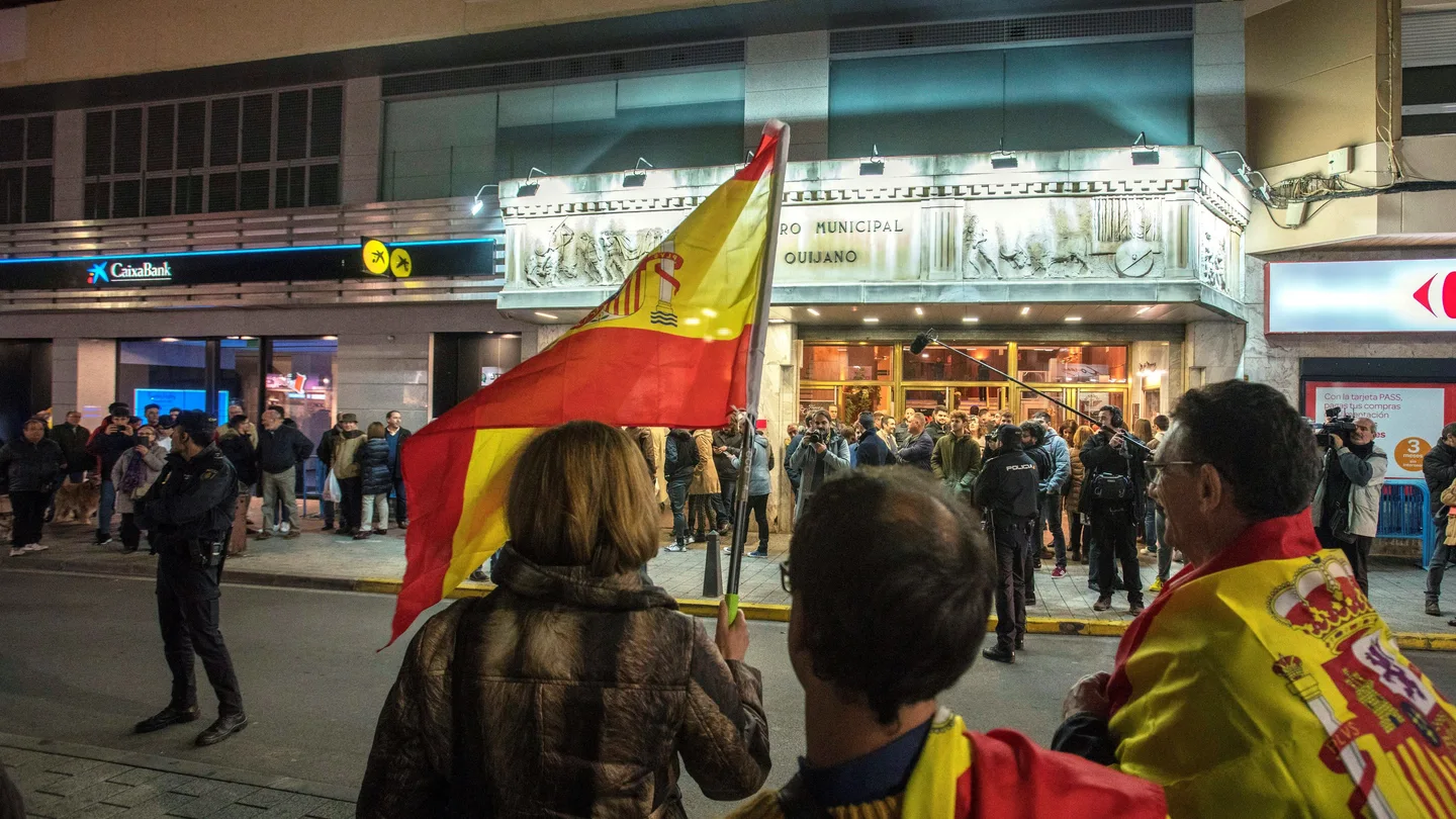 Protesta contra Dani Mateo ante el teatro en el que actuaba en Ciudad Real Protesta contra Dani Mateo ante el teatro en el que actuaba en Ciudad Real