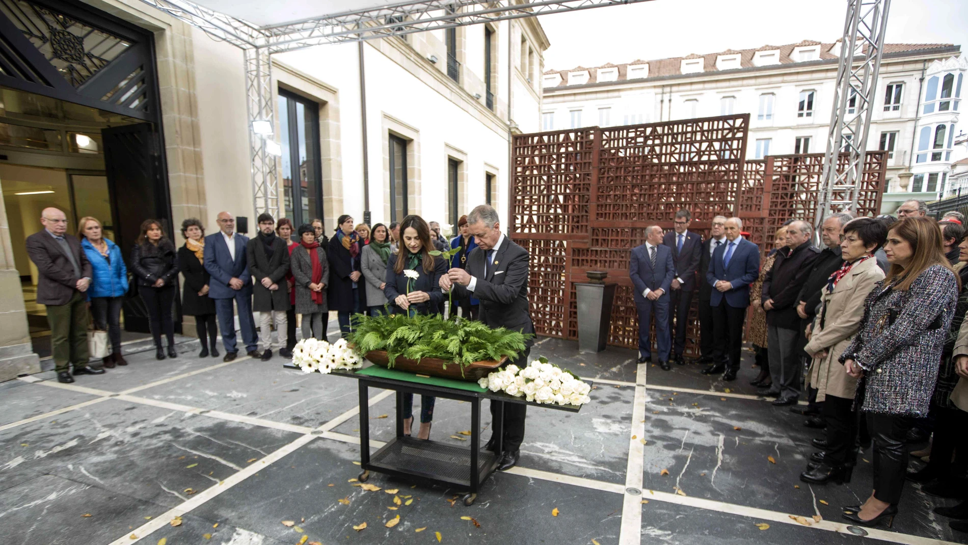El lehendakari, Iñigo Urkullu, y la presidenta del Parlamento Vasco, Bakartxo Tejeria