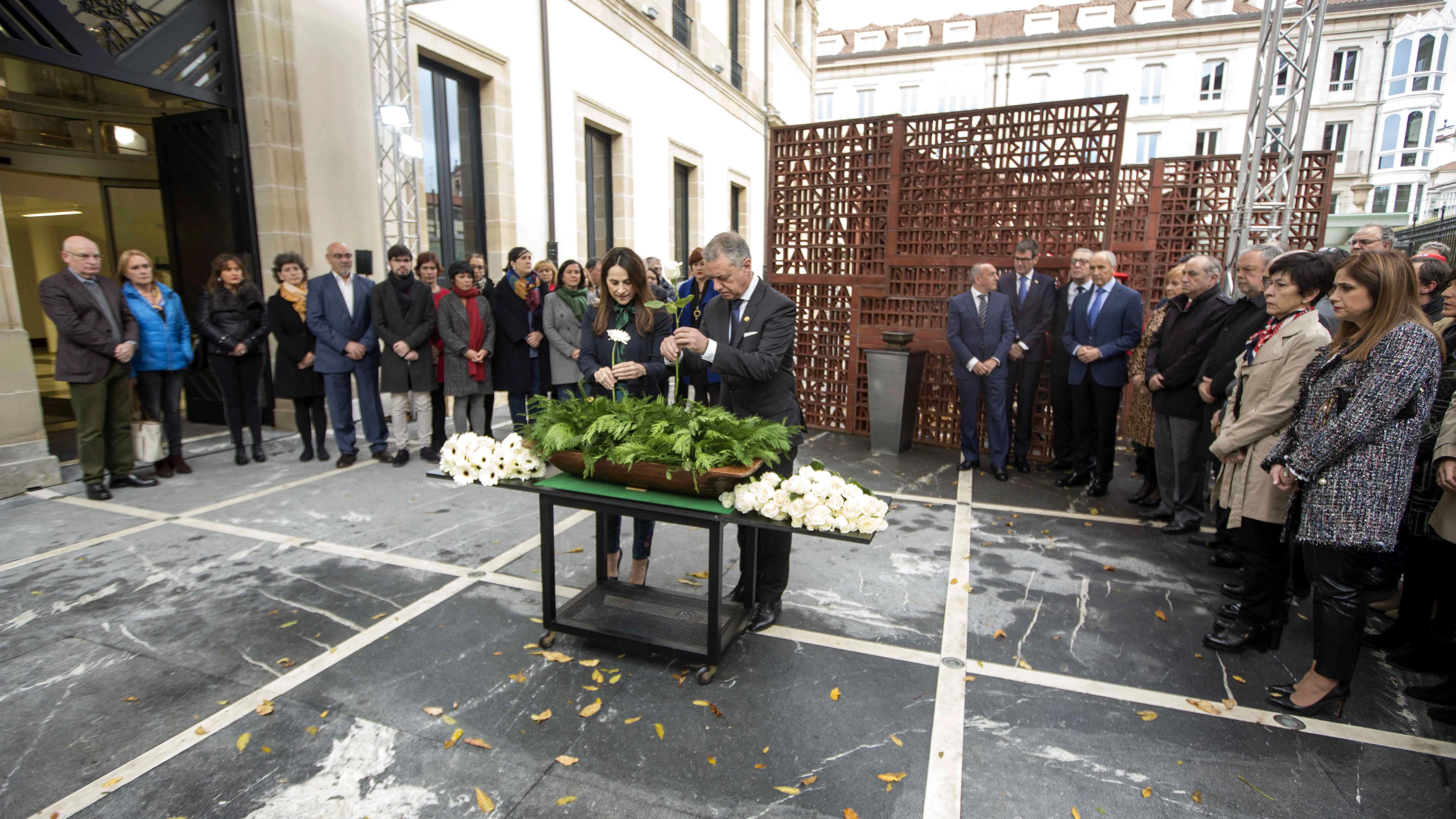 El lehendakari, Iñigo Urkullu, y la presidenta del Parlamento Vasco, Bakartxo Tejeria