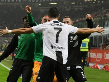 Cristiano Ronaldo celebra su gol ante el Milan Cristiano Ronaldo celebra su gol ante el Milan