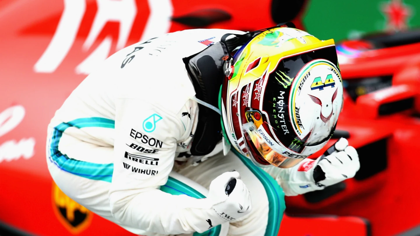 Lewis Hamilton celebra una victoria Lewis Hamilton celebra una victoria