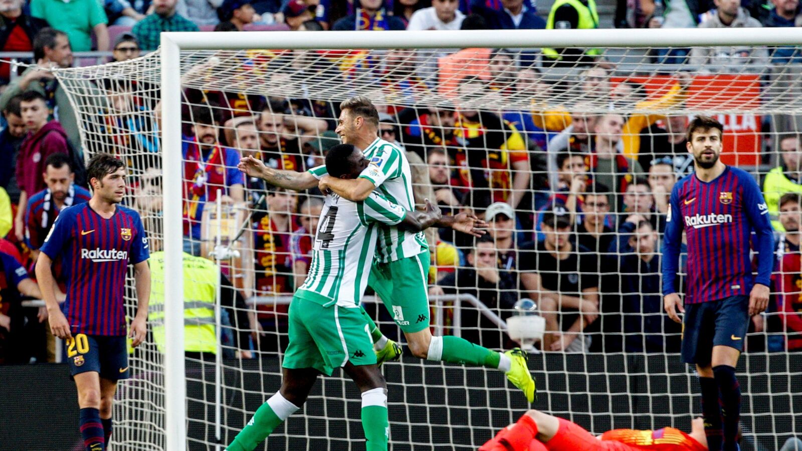 Joaqu&iacute;n celebra su gol en el Camp Nou