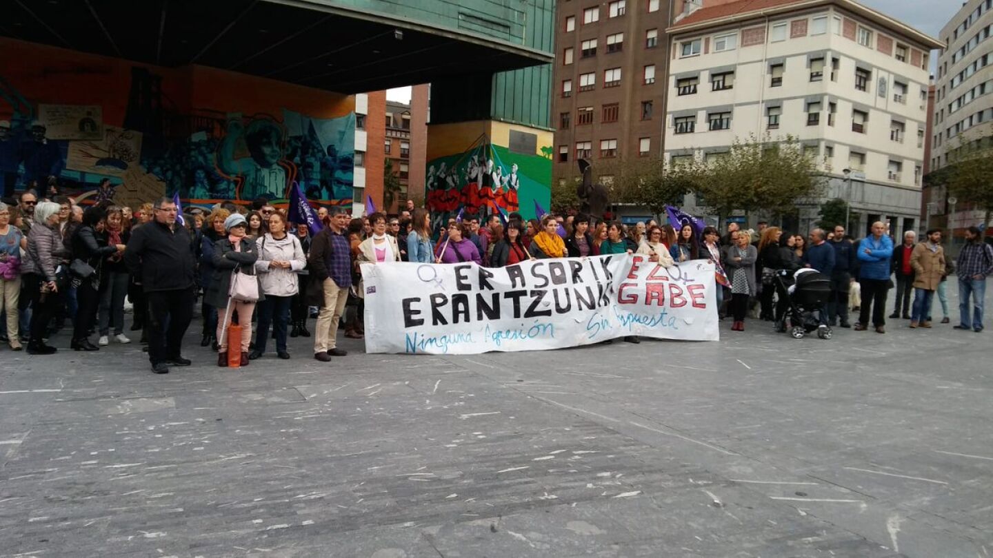 Concentraci&oacute;n de repulsa contra la &uacute;ltima agresi&oacute;n sexual en barakaldo
