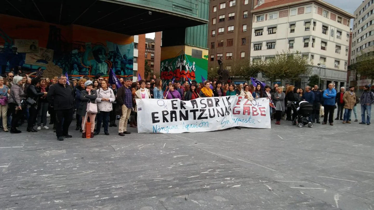 Concentración de repulsa contra la última agresión sexual en barakaldo Concentración de repulsa contra la última agresión sexual en barakaldo