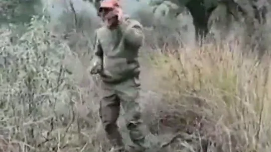 El indignante vídeo en el que un cazador tira piedras a un jabalí moribundo mientras hace bromas por teléfono El indignante vídeo en el que un cazador tira piedras a un jabalí moribundo mientras hace bromas por teléfono