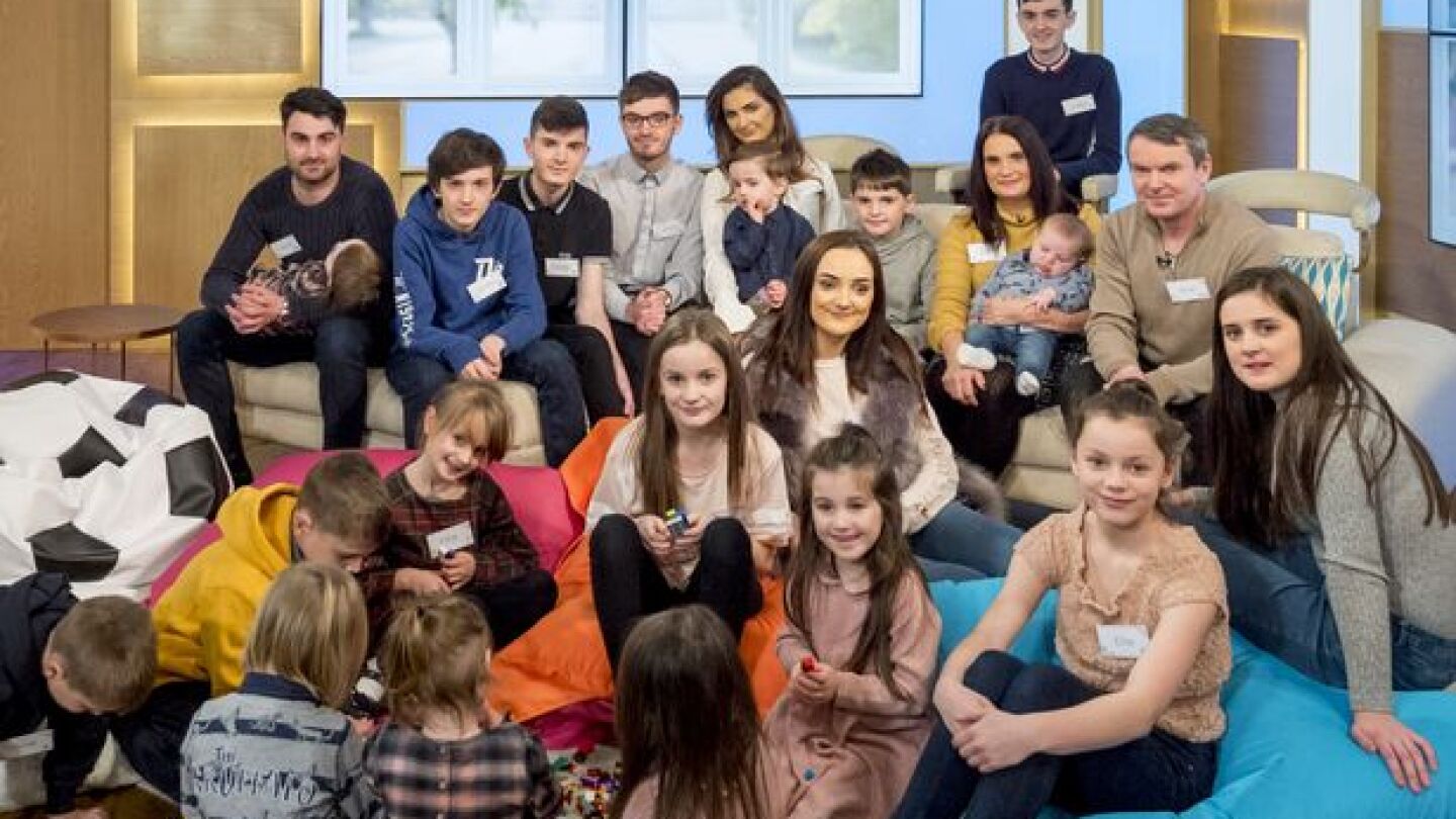 Imagen de la familia m&aacute;s numerosa de Reino Unido