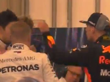 Verstappen empuja a Ocon Verstappen empuja a Ocon