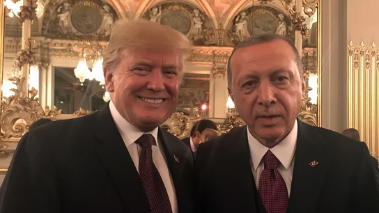 Trump junto a Erdogan en la celebración del centenario del armisticio de la Primera Guerra Mundial Trump junto a Erdogan en la celebración del centenario del armisticio de la Primera Guerra Mundial