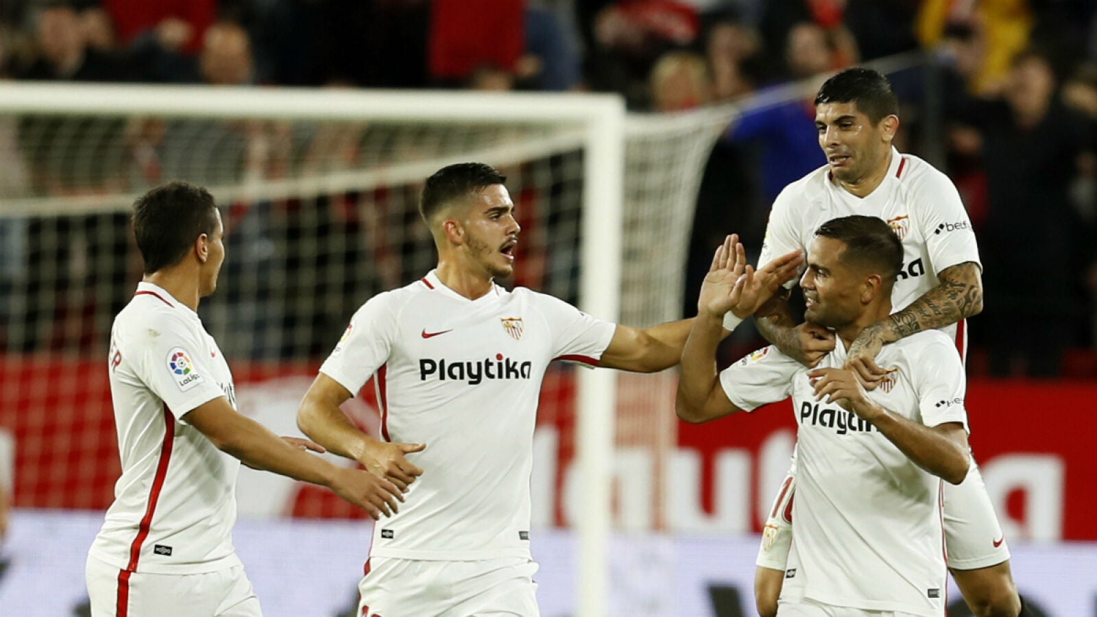 El Sevilla celebra un gol