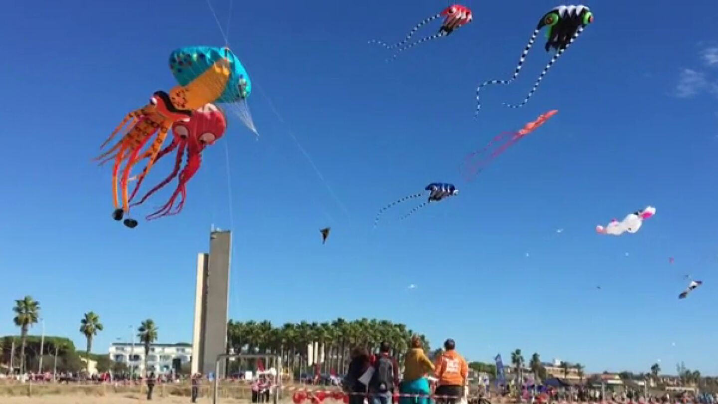 Castelldefels se suma a la iniciativa 'Cometas por la Paz' para fomentar el apadrinamiento de los ni&ntilde;os de Am&eacute;rica Latina
