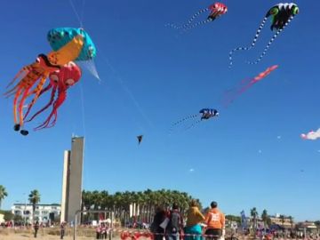 Castelldefels se suma a la iniciativa 'Cometas por la Paz' para fomentar el apadrinamiento de los niños de América Latina Castelldefels se suma a la iniciativa 'Cometas por la Paz' para fomentar el apadrinamiento de los niños de América Latina