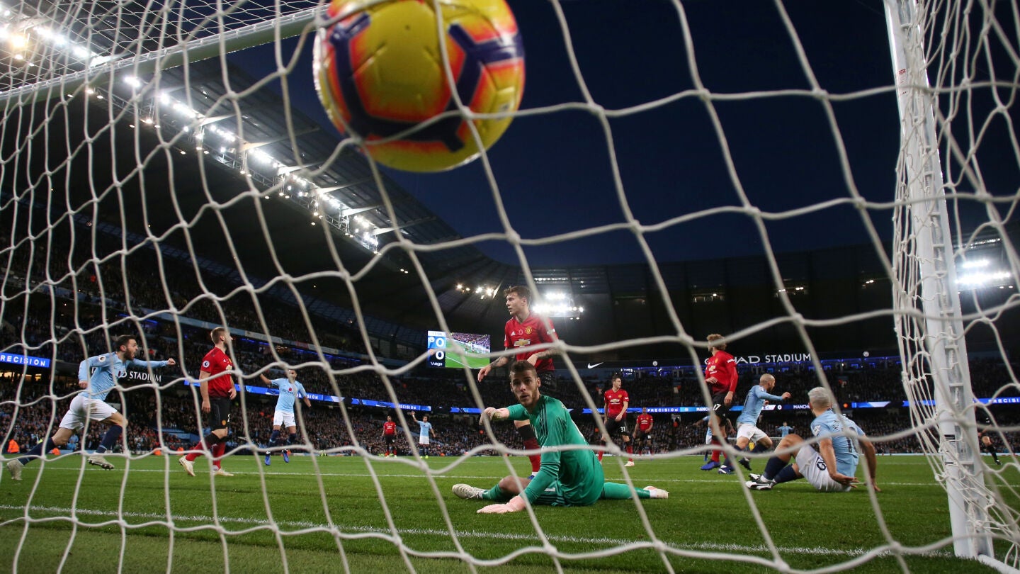 David Silva bate a De Gea para hacer el 1-0 ante el United