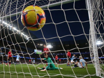 David Silva bate a De Gea para hacer el 1-0 ante el United David Silva bate a De Gea para hacer el 1-0 ante el United