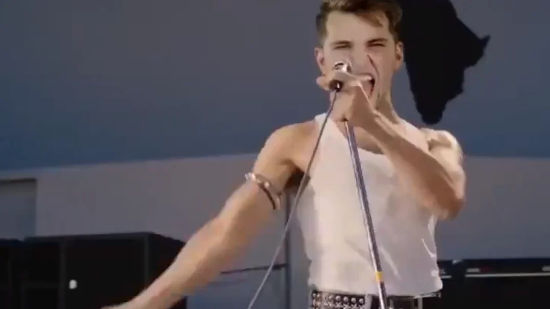 Doncic caracterizado como Freddie Mercury