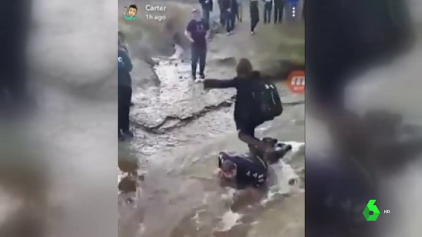 Humillan y graban a un compa&ntilde;ero de clase con par&aacute;lisis cerebral: le utilizan como puente humano para cruzar un arroyo