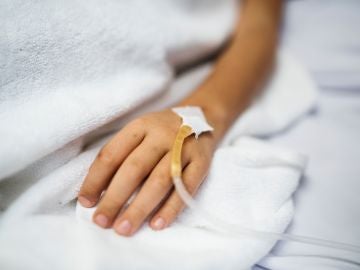 Un niño en un hospital. Un niño en un hospital.