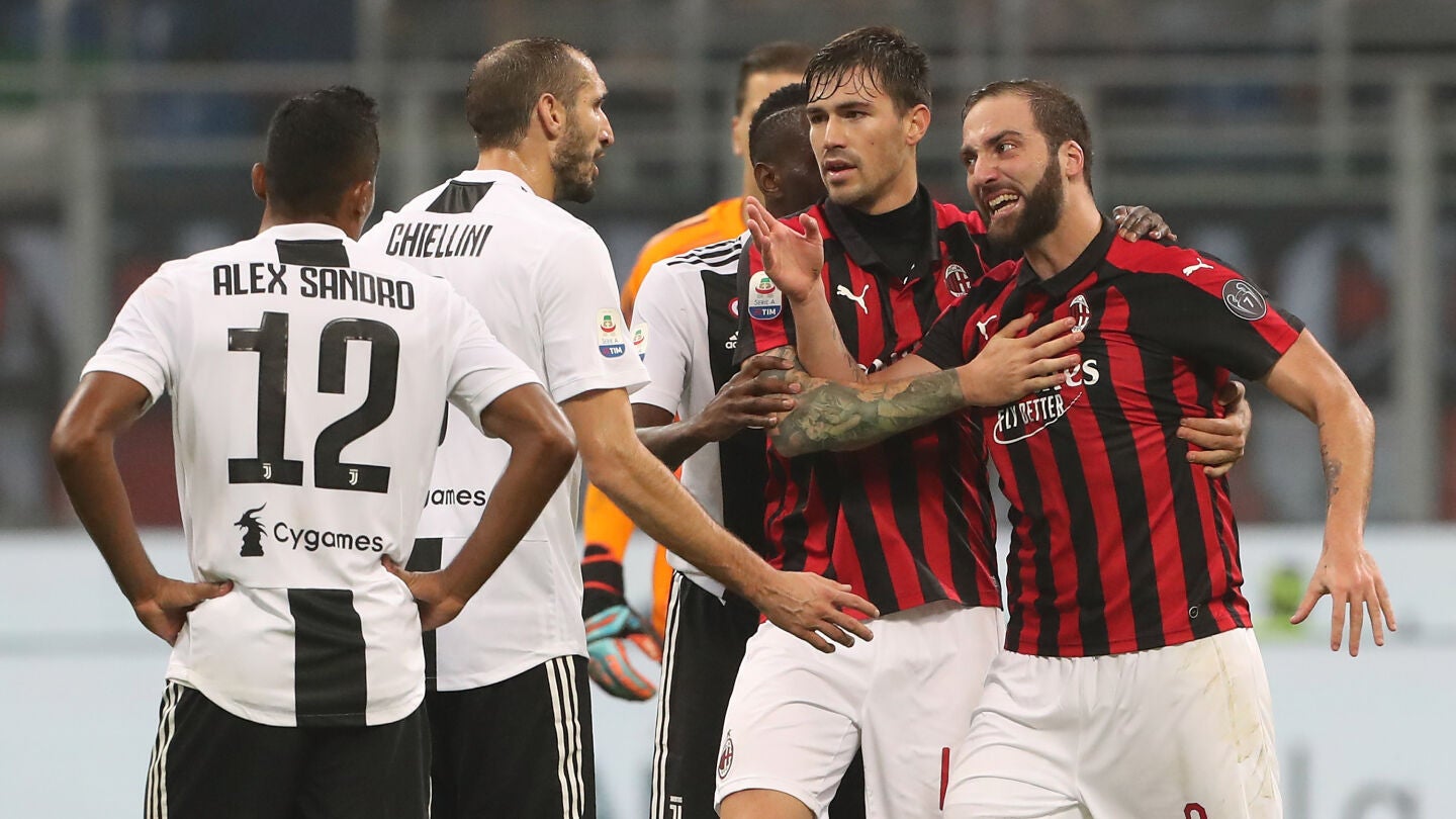Higua&iacute;n expulsado del Mil&aacute;n - Juventus tras una doble amarilla directa
