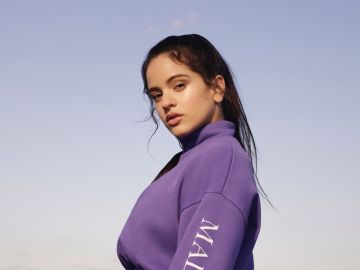 Rosalía con su sudadera de 'Malamente' Rosalía con su sudadera de 'Malamente'