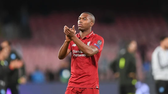 Daniel Sturridge aplaude a los aficionados del Liverpool Daniel Sturridge aplaude a los aficionados del Liverpool