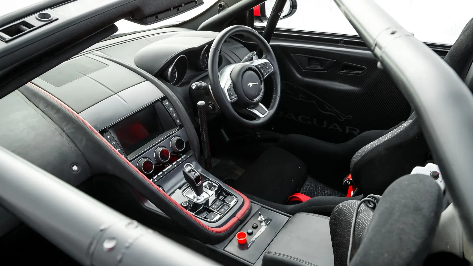Interior del F-Type convertible 
