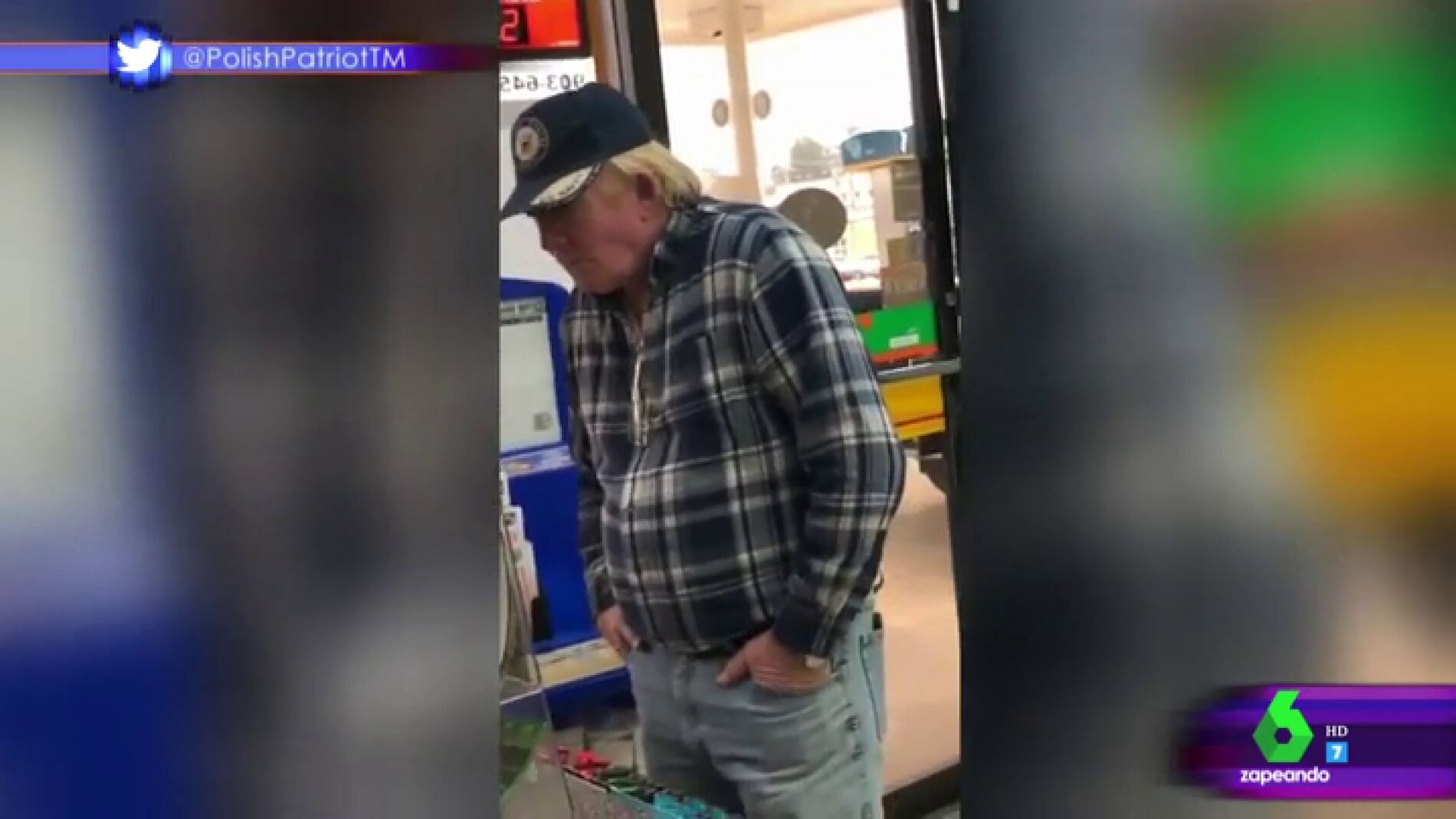 Un hombre en una gasolinera, ¿será Donald Trump?