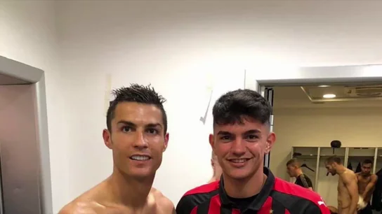 El 'photobomb' involuntario de Chiellini a la foto de Crisitano Ronaldo: se le veía todo El 'photobomb' involuntario de Chiellini a la foto de Crisitano Ronaldo: se le veía todo