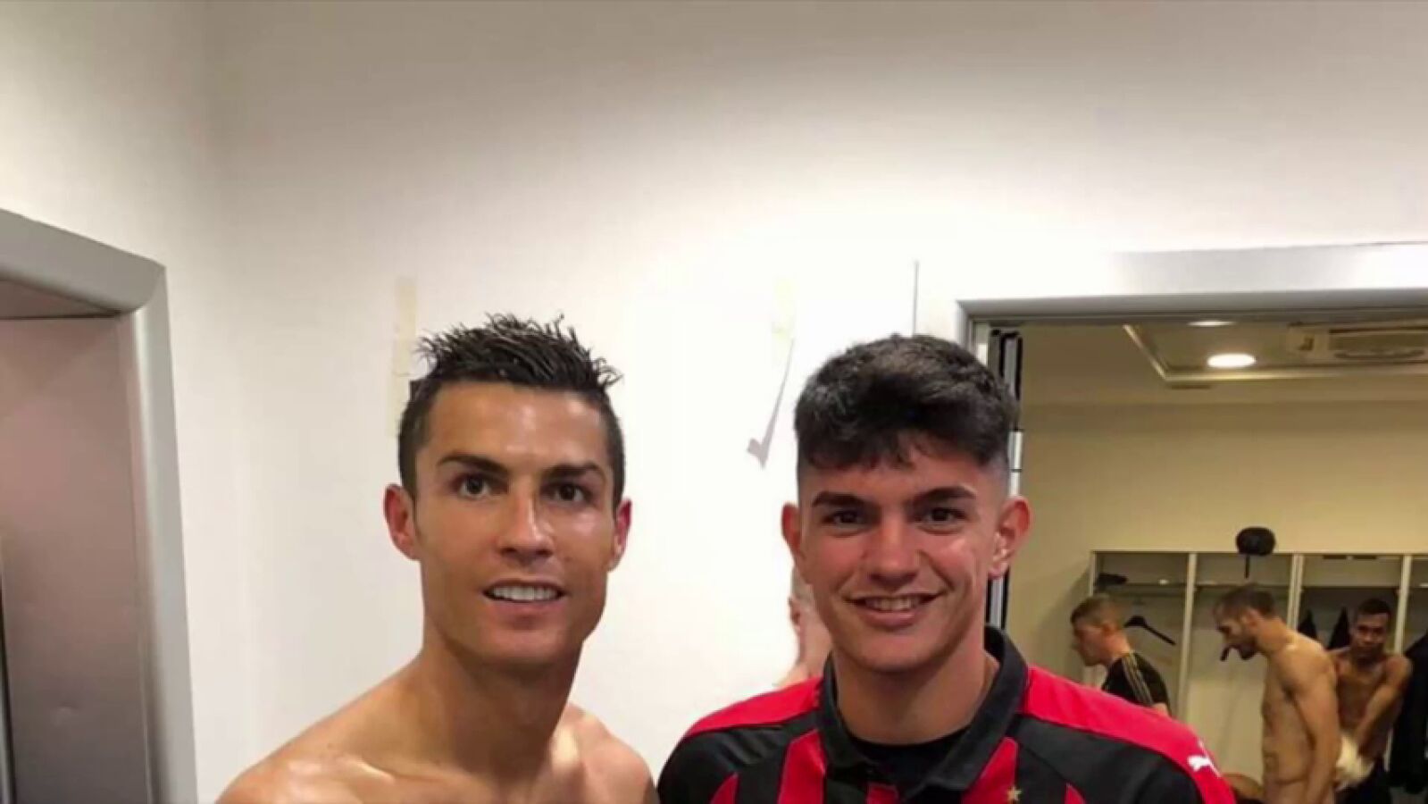 El 'photobomb' involuntario de Chiellini a la foto de Crisitano Ronaldo: se le ve&iacute;a todo